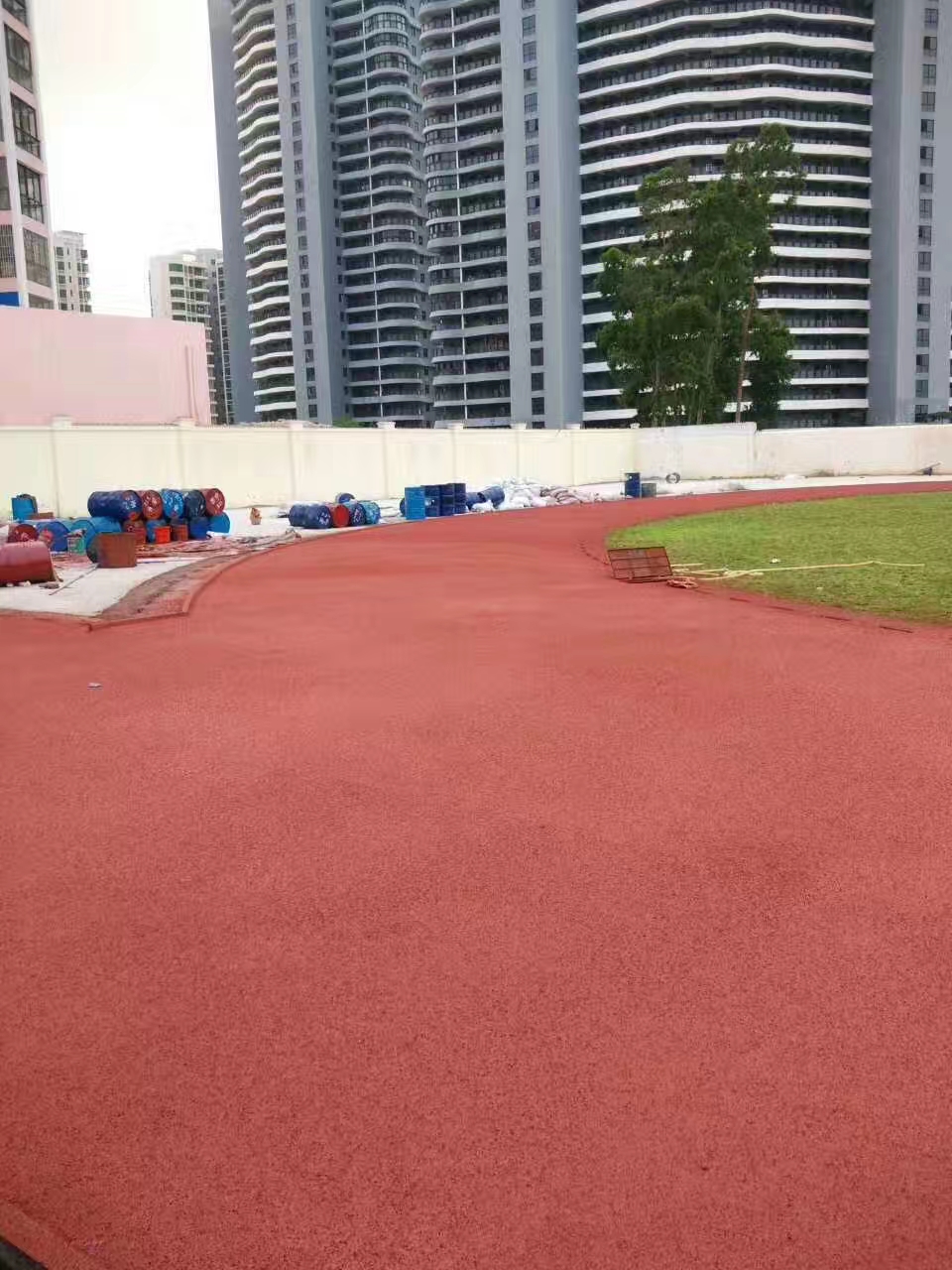 阳江全塑型塑胶跑道多少钱